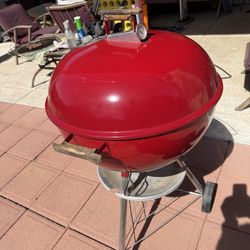 Red Weber Master Touch 22” Charcoal Kettle Grill w/ Built-In Thermometer