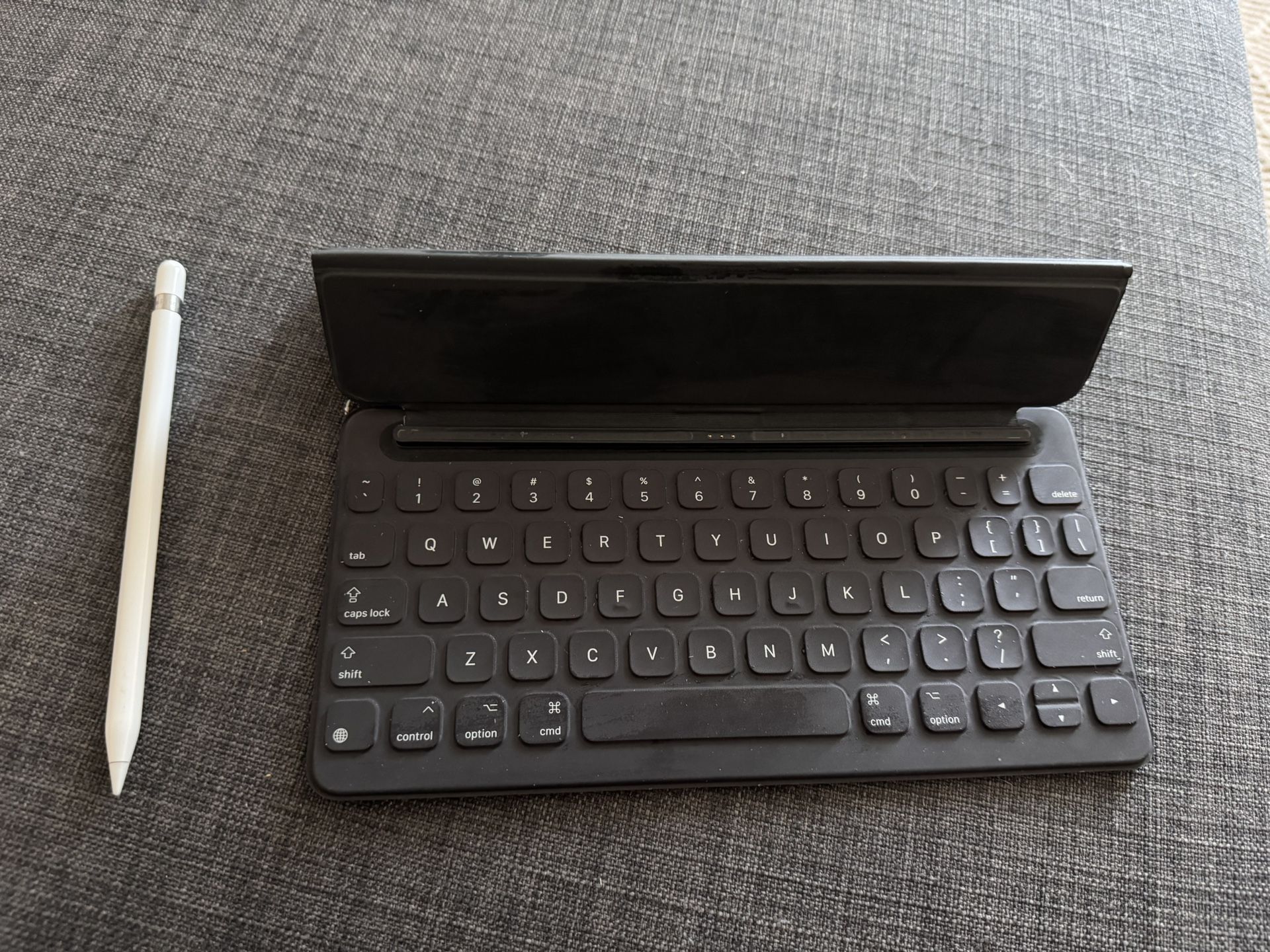 Apple iPad Keyboard Folio And Mouse - 1st Gen