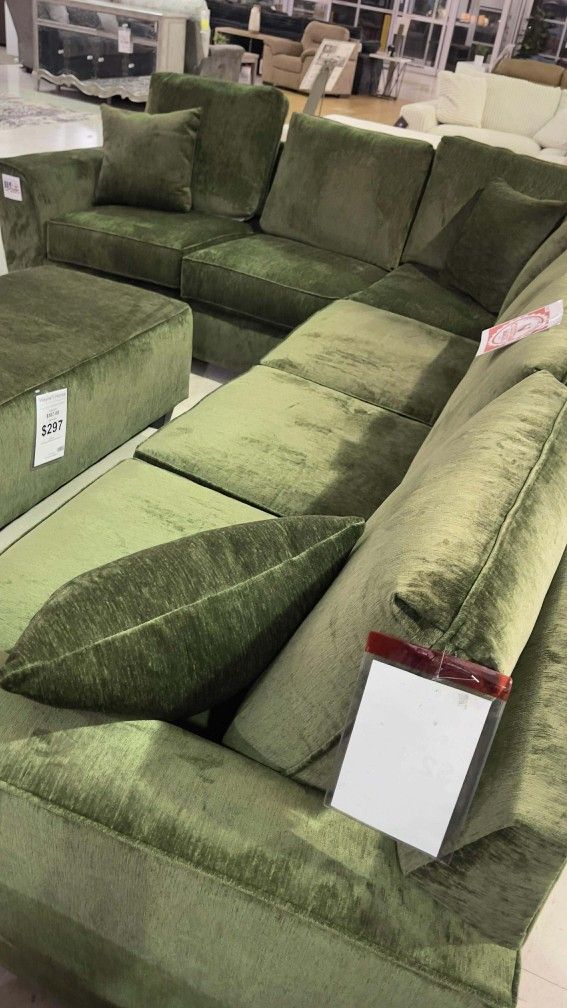 OM• $38 Initial • Brand New Dton Lucious Sectional With Chaise