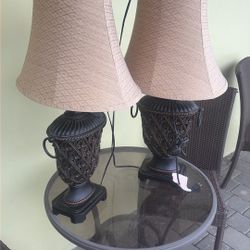 Corner antic table lamos