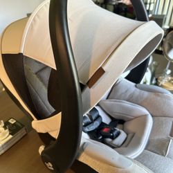 Maxicosi Luxe Car Seat With Base