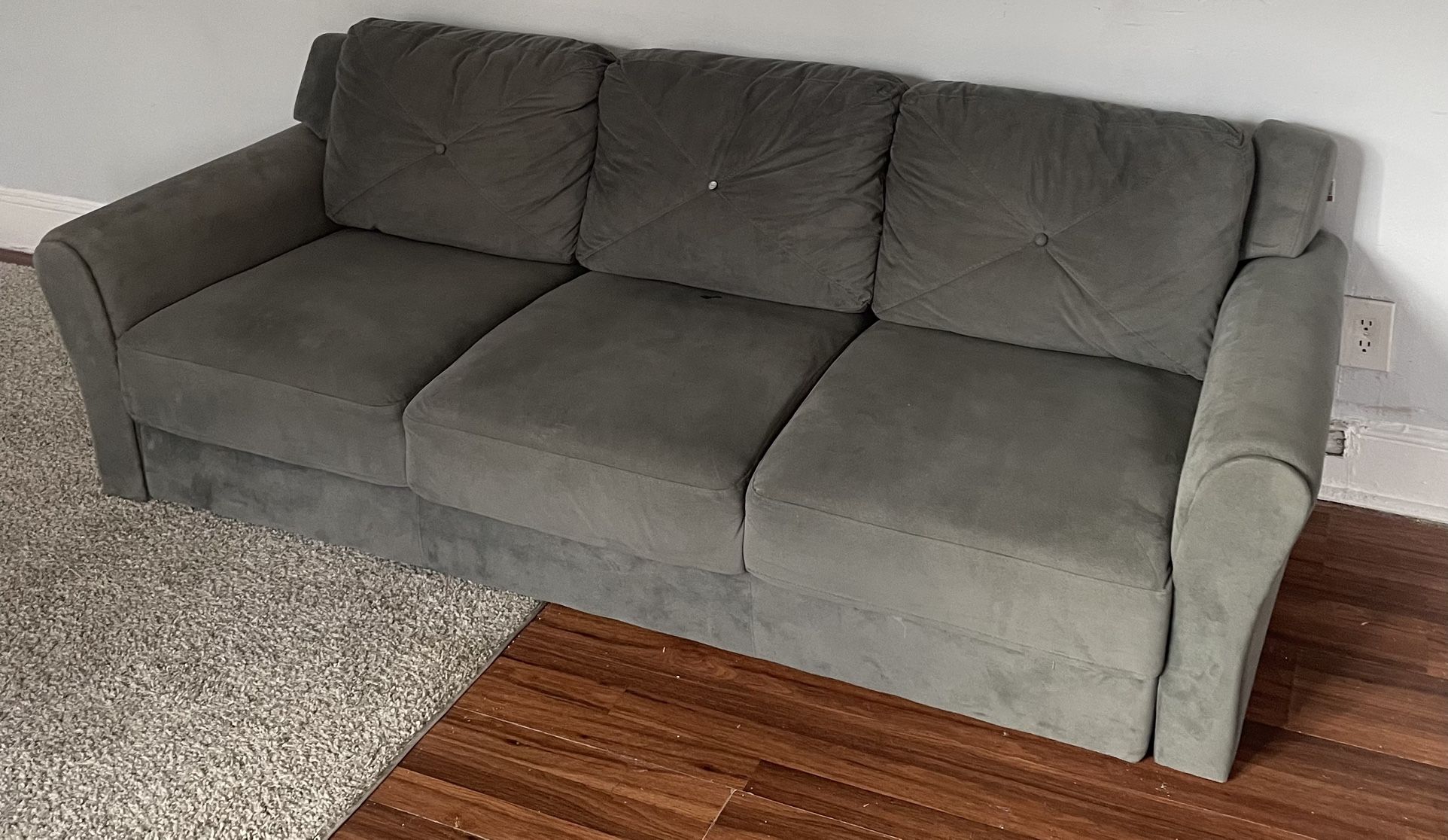 Sofa With 3 Tables And Carpet Rugs 