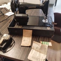 Vintage Spartan Sewing Machine w/ Original Case & Accessories – Works – Excellent Condition