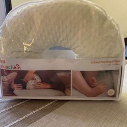 Infant Feeding Pillow. munchkin