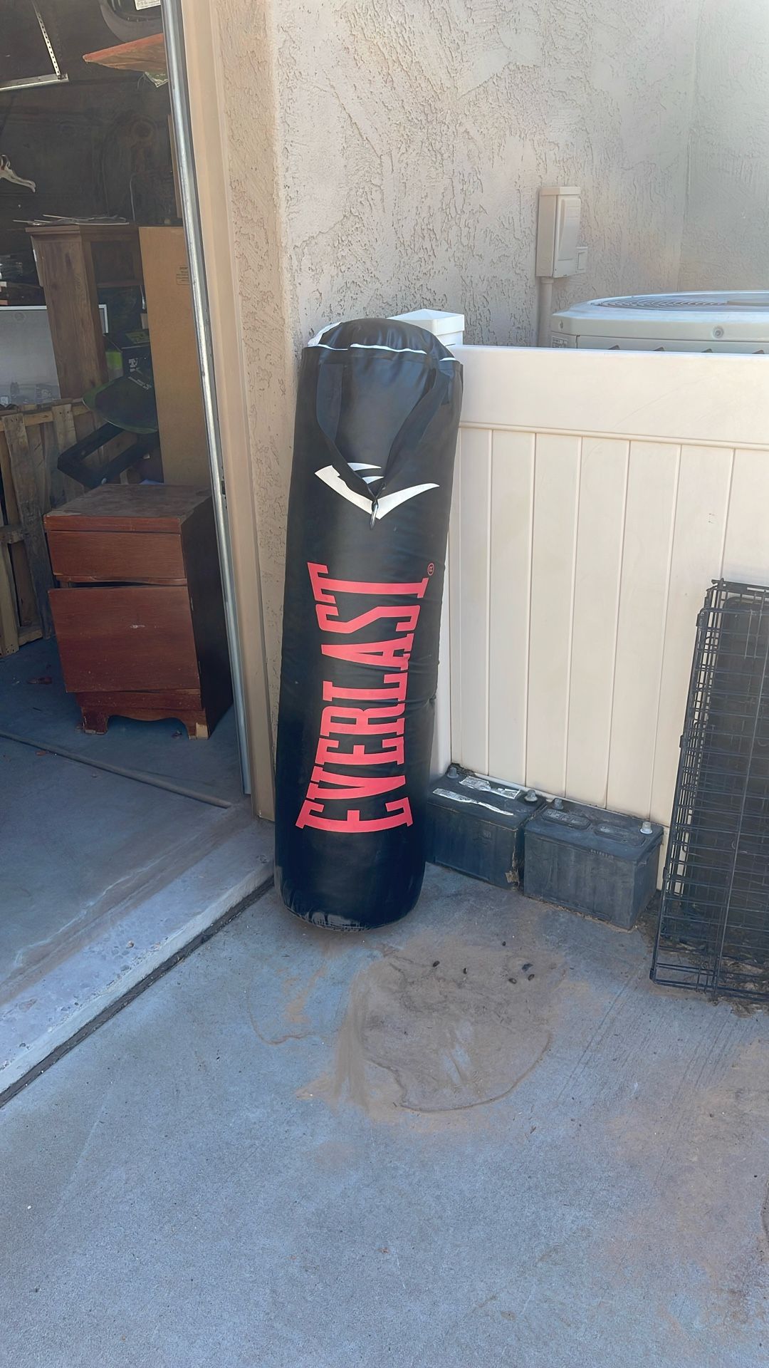 EVERLAST BOXING/ Punching Bag