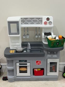 Step2 Love to Entertain Kitchen with accessories