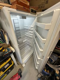 Whirlpool White Freezer 20 Cu. Ft. 33.25W Upright Freezer With LED Lighting