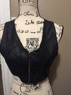 Black crop vest