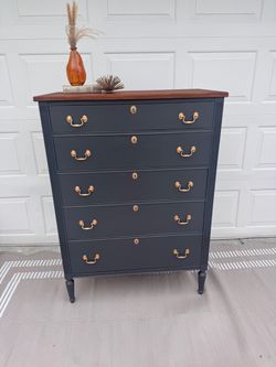Stunning solid wood Drexel navy dresser. Free delivery