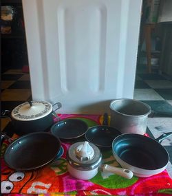 Set of pots and pans