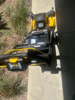DEWALT 2x20V MAX 21 in. Cordless Battery Powered Push Lawn Mower