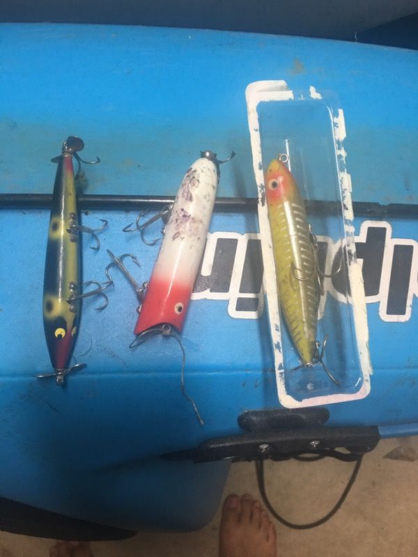 Various small to big bass baits