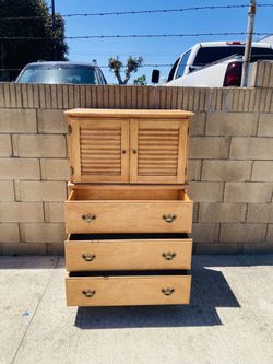 Maple chest of drawer