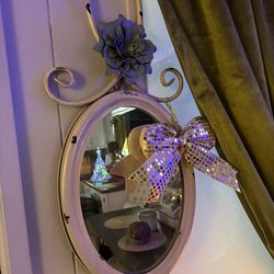 New Condition wall mirror.. $20