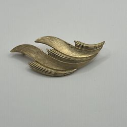 trifari signed gold tone leaf brooch/pin