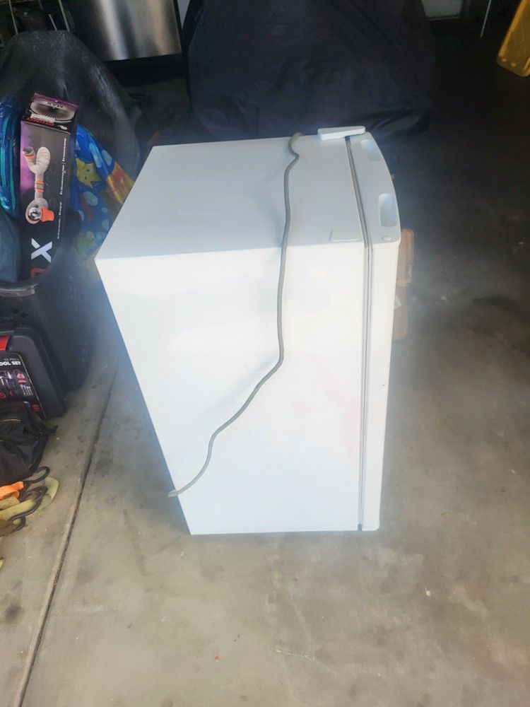 Kitchen Chef Fridge With Freezer Works 