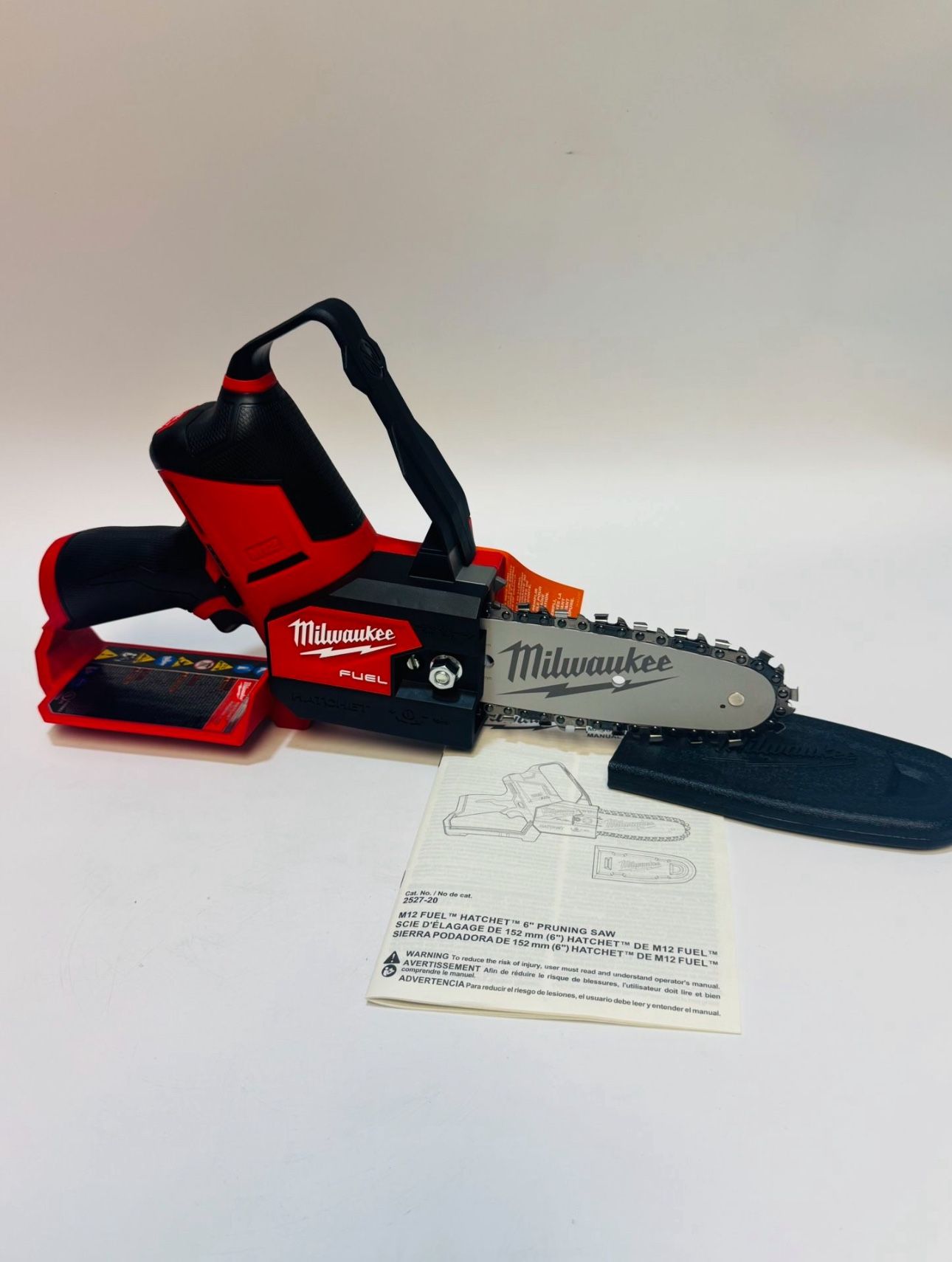 π Milwaukee Fuel M12 6β Hatchet Pruning Saw