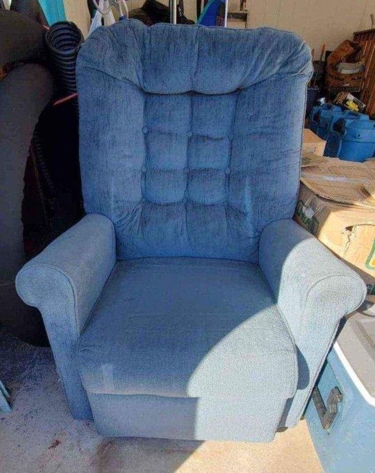 RECLINING CHAIR