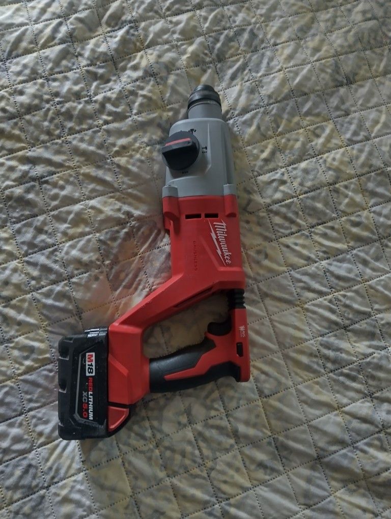 Milwaukee M18 cordless brushless 1' in. sds-plus rotary hammer with 5.0Ah battery 18v no handle no charger semi-new firm price