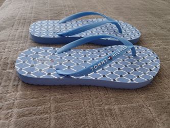 Tommy Hilfiger Flip Flops Size 5-6