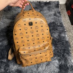 MCM BACKPACK SIZE LARGE 100% AUTHENTIC 