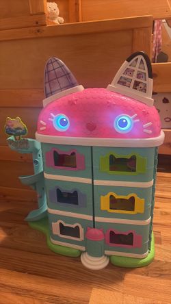 Gabby doll house with digital eyes