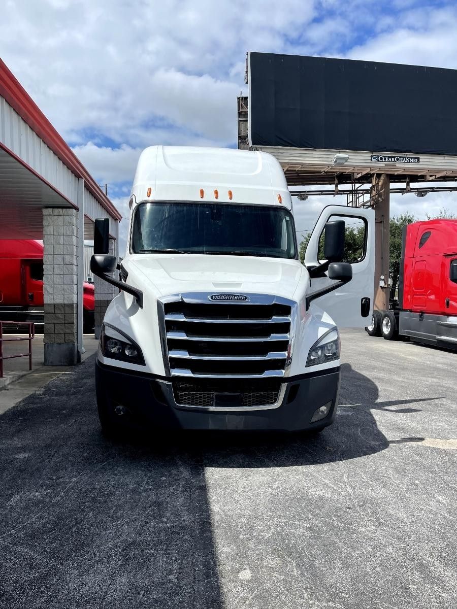 2020 Freightliner Cascadia Cascadia