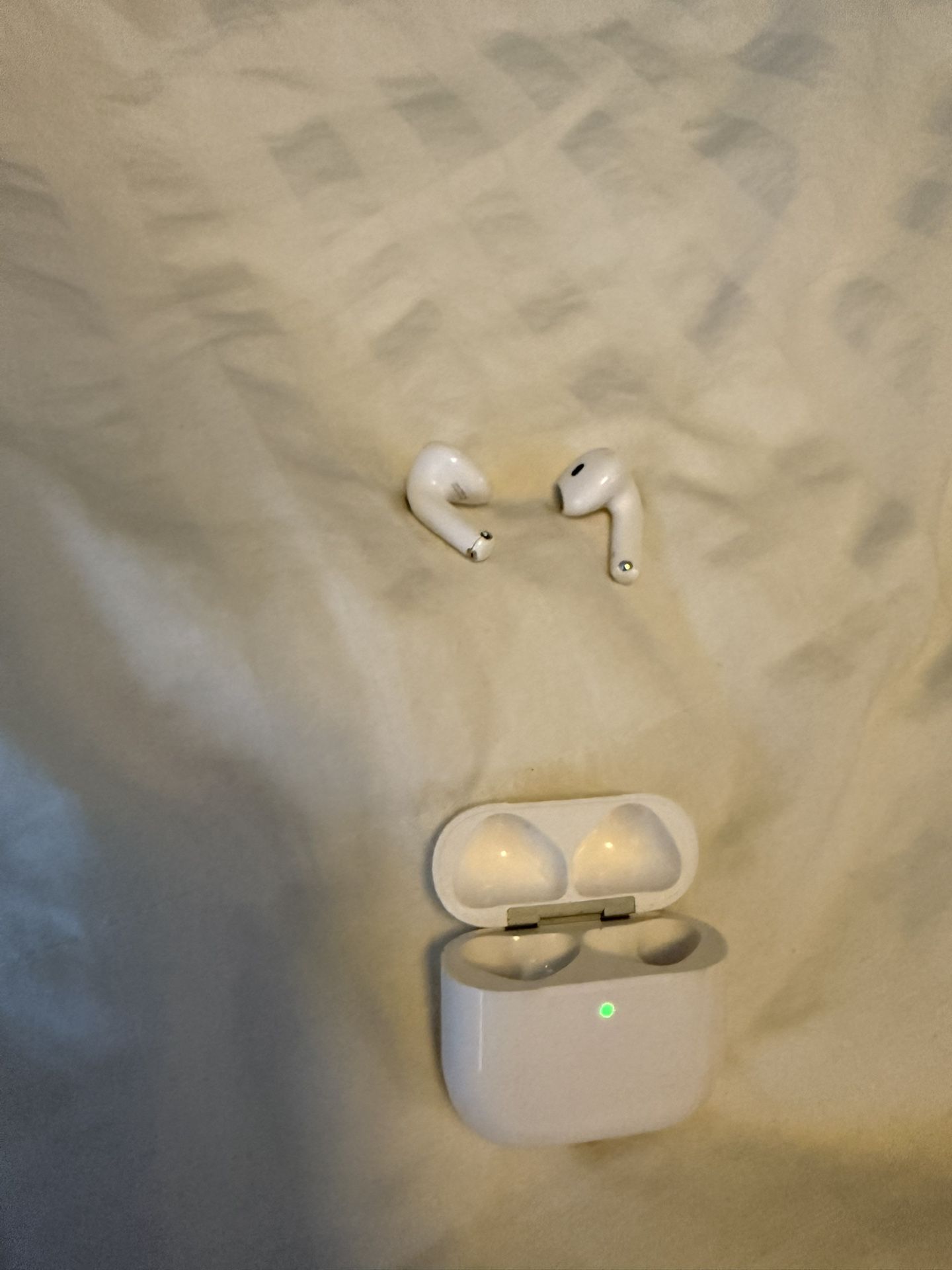 Airpods 4 Active Noise Cancellation
