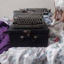 Underwood Antique Typewriter