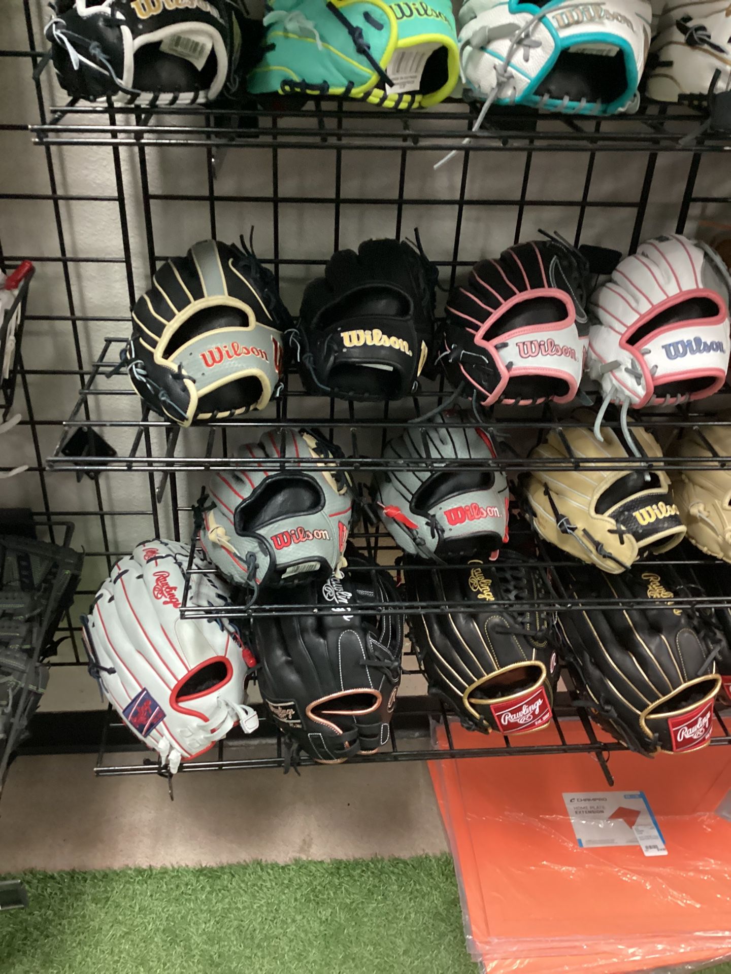 Brand New Right Hand Throw Baseball & Softball Gloves (READ DESCRIPTION)