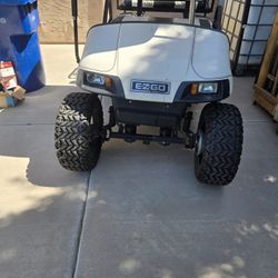 Ezgo txt
2005
Lifted 
Custom wheels
Batteries 1.5 years old
36v 
Flip seat/cargo bed