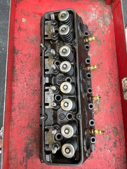 Cast Iron Engine Cylinder Head with Valves