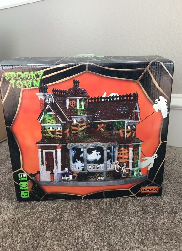 Lemax Spooky town "Last house on the left"