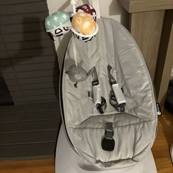 4 Moms- Mamaroo Swing