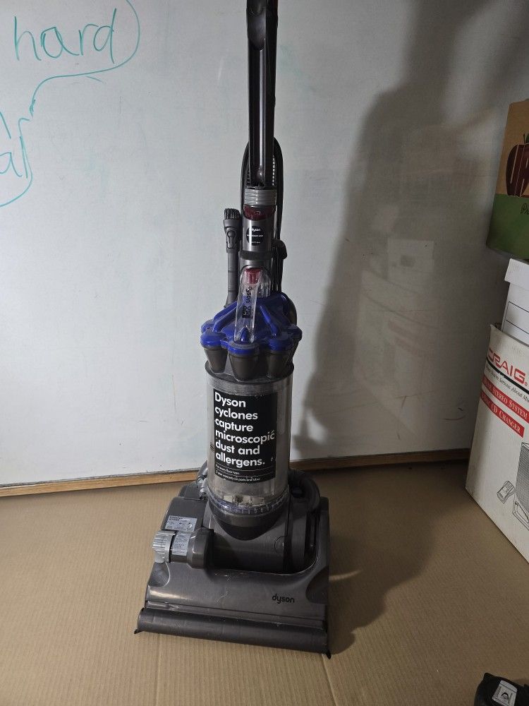 Dyson DC33 Vacuum