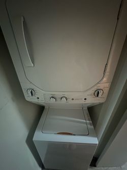 🚨(MUST GO ASAP) Stacked Washer and dryer unit🚨