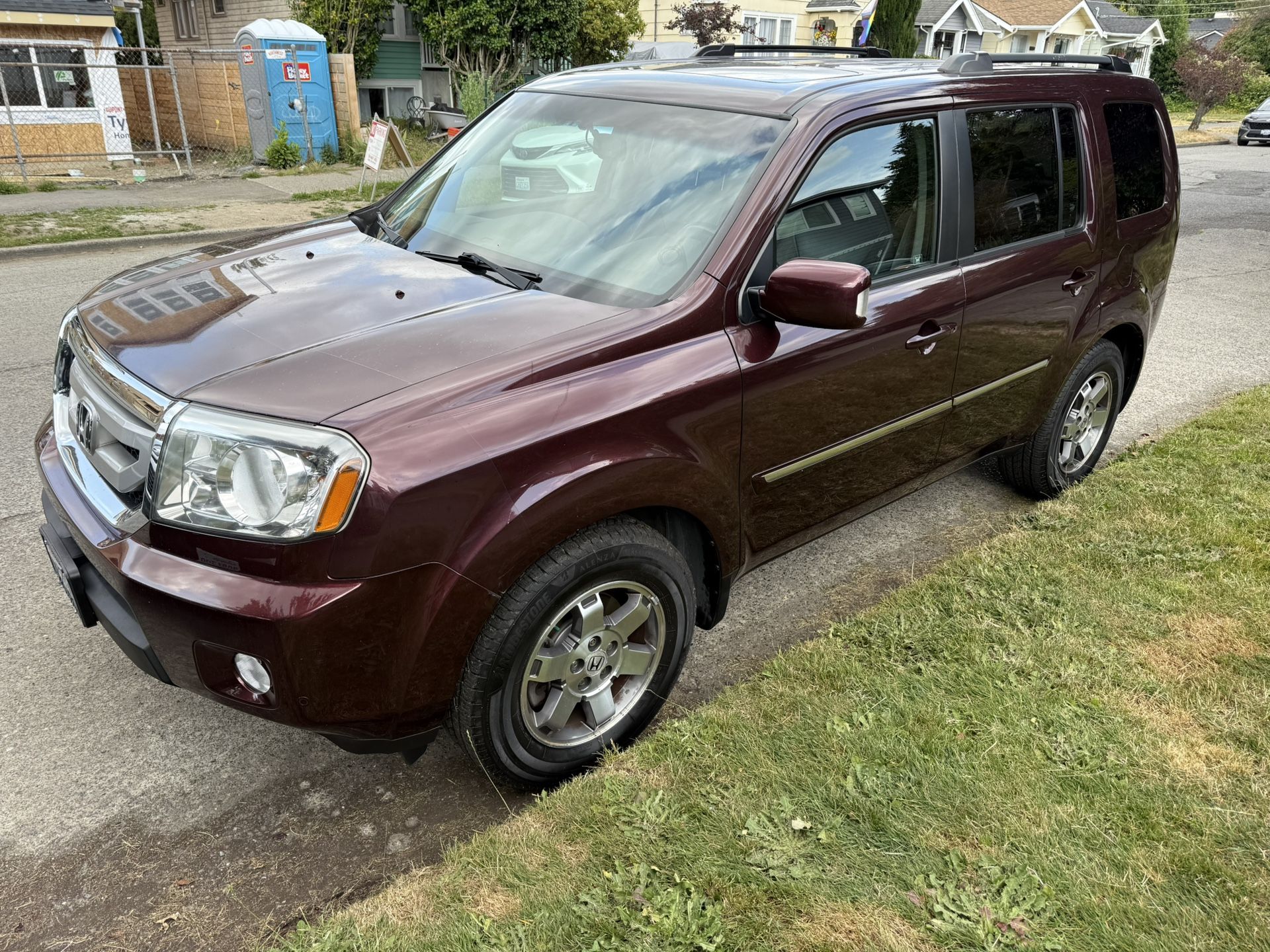 Honda Pilot Touring AWD - 94k Miles