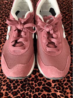 Wine New Balance Women's Shoes Sz7