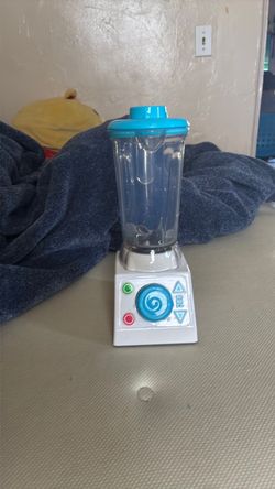 Toy blender from the Melissa & Doug Smoothie maker set