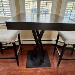 Breakfast Or Bar Table With 2 Bar Stools