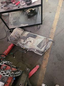 2004 Mach 1 Gas Tank