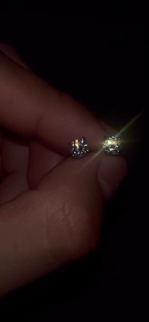 1 kart Mossinite earrings