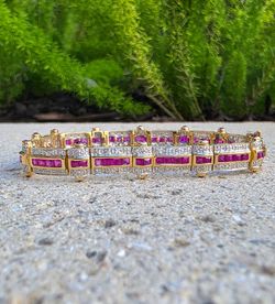 14K Gold Ruby 0.89 Ctw Diamond Vintage Bracelet (Retails for $5999)(Jewelry Box Included)