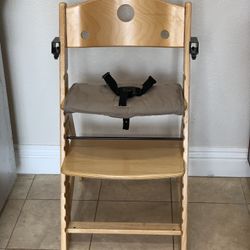 Keekaroo Wooden Kids Chair With Tray Hookup