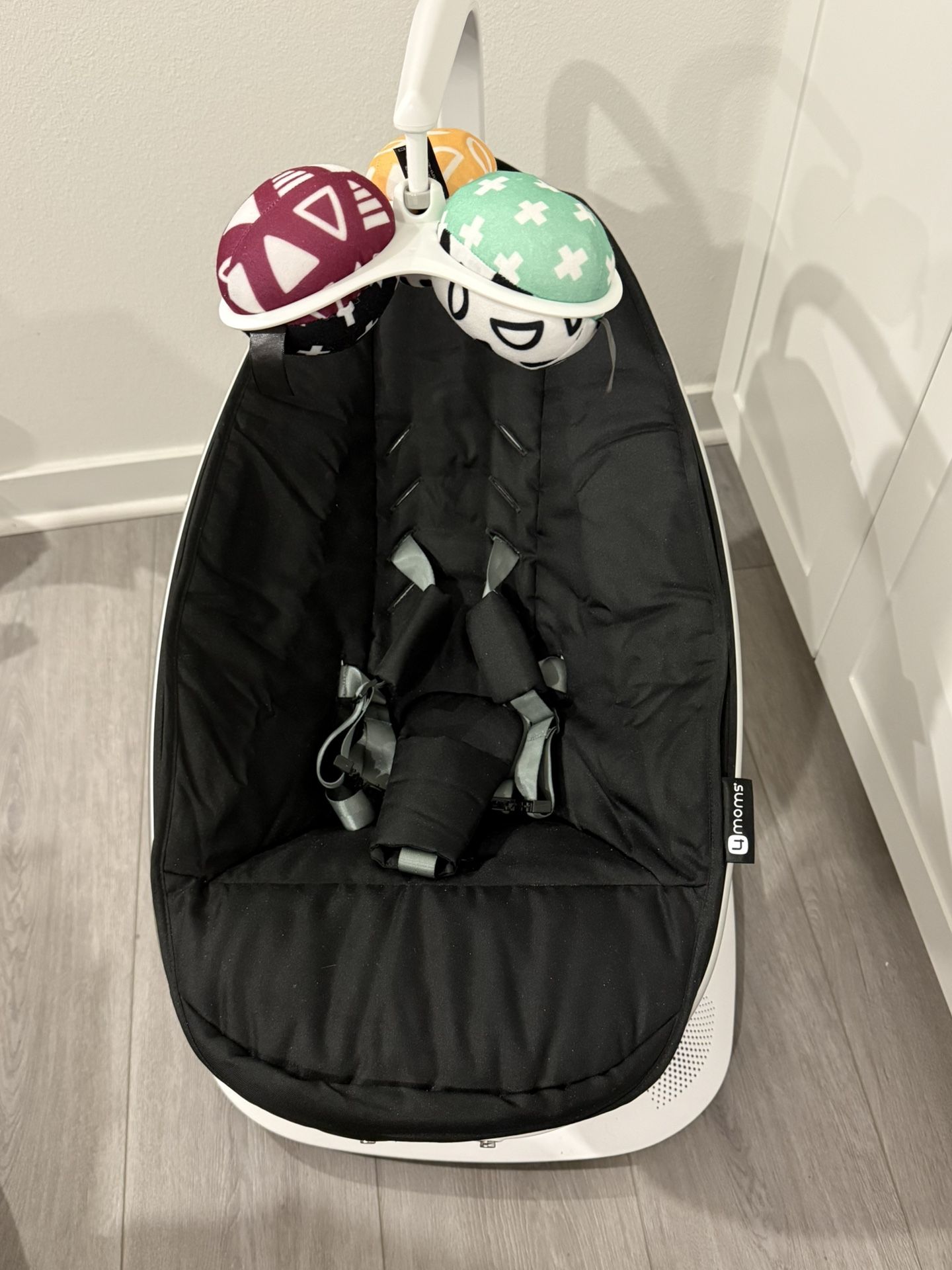 4moms Mamaroo multi-motion baby swing