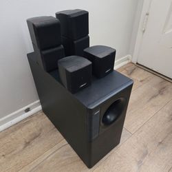 Bose accoustimass w/ 6 cube satellite