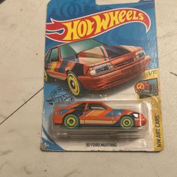 Hot Wheels  ‘92 Ford Mustang 
