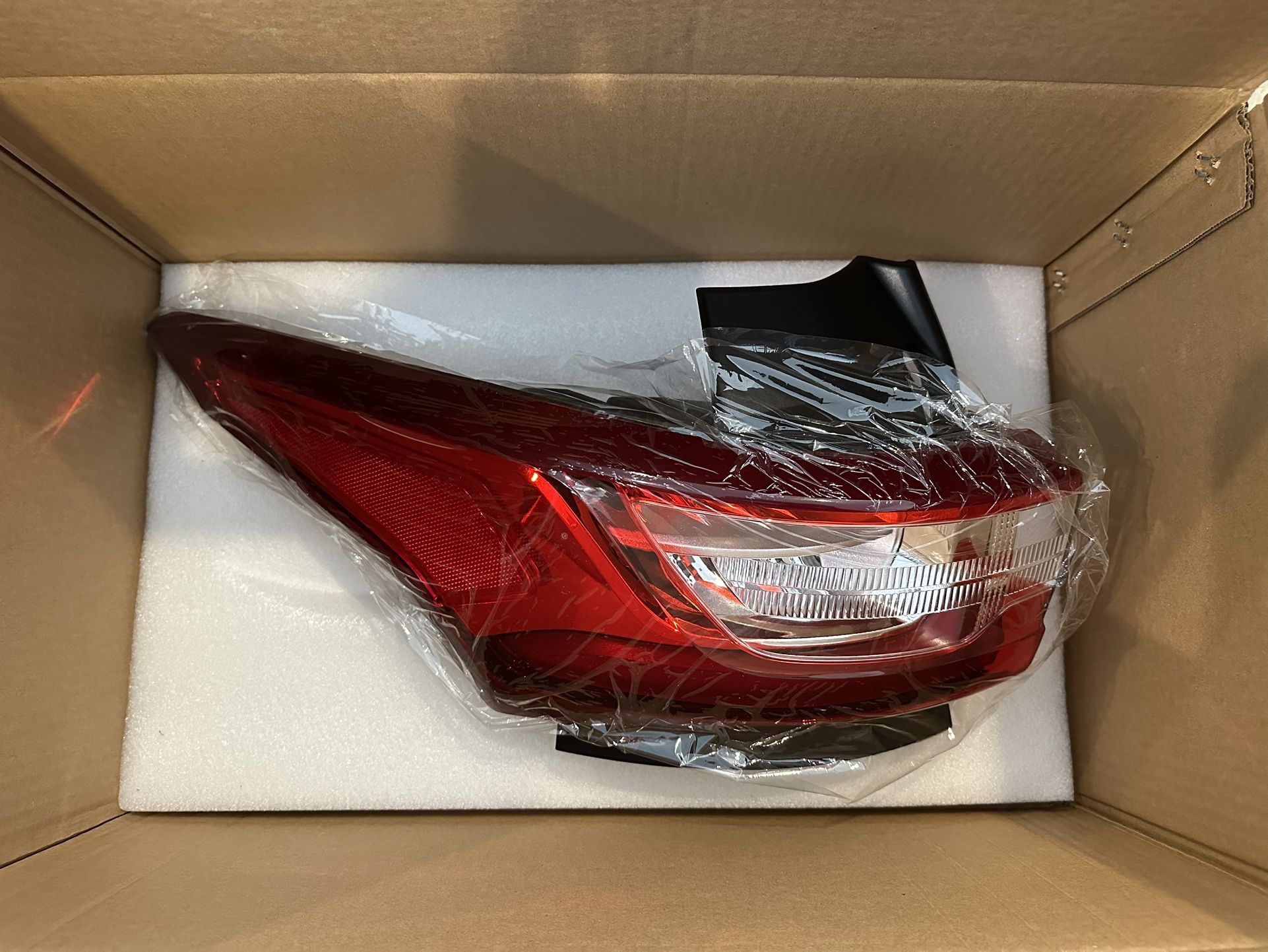2018, 2019, 2020, 2021 Chevrolet Traverse Tail Light / Foco / Luz ( New Car Parts )