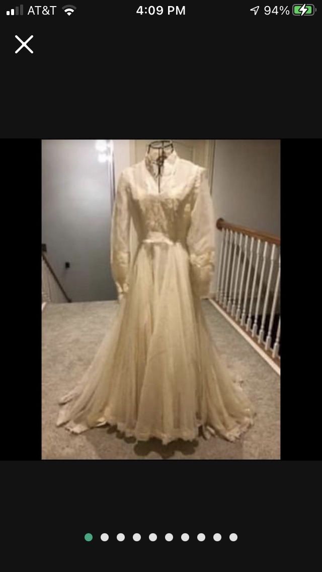 Elegant Wedding Dress / Bridal Gown And Matching Veil (size 8)