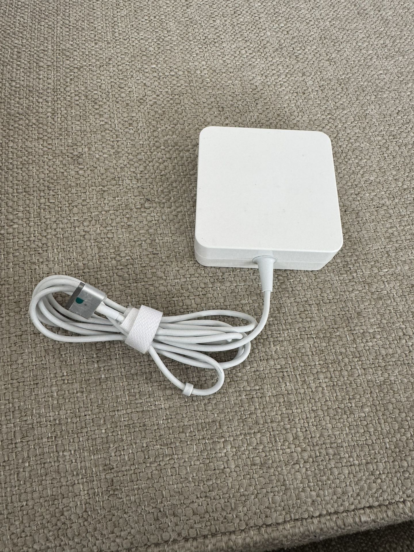 Replacement AC Adapter 85W MODEL:PA-85W-T For Apple